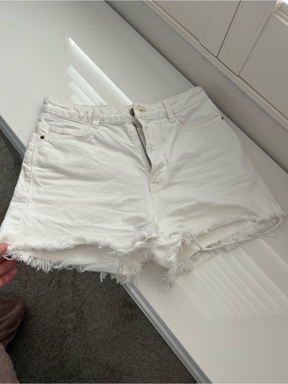 Zara White Distressed Hem Denim Shorts